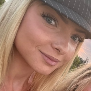 Bella Burton